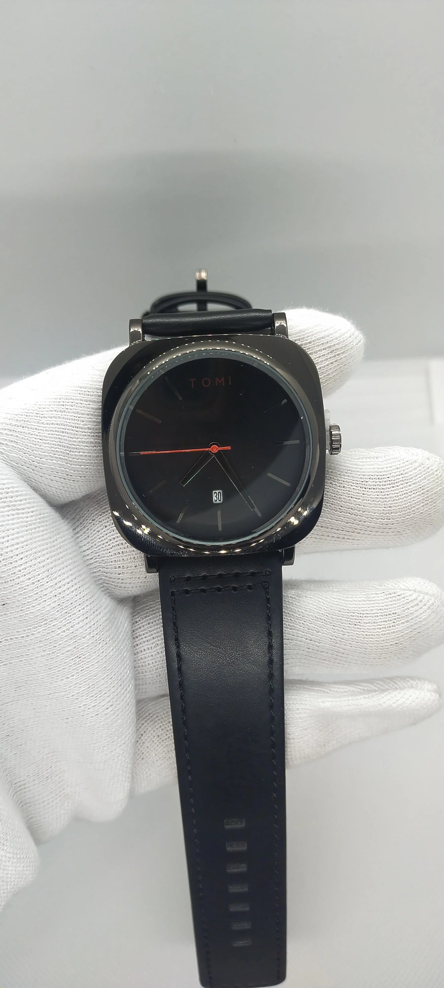 TOMI T-084 Quartz Date Business Class Strap Watch