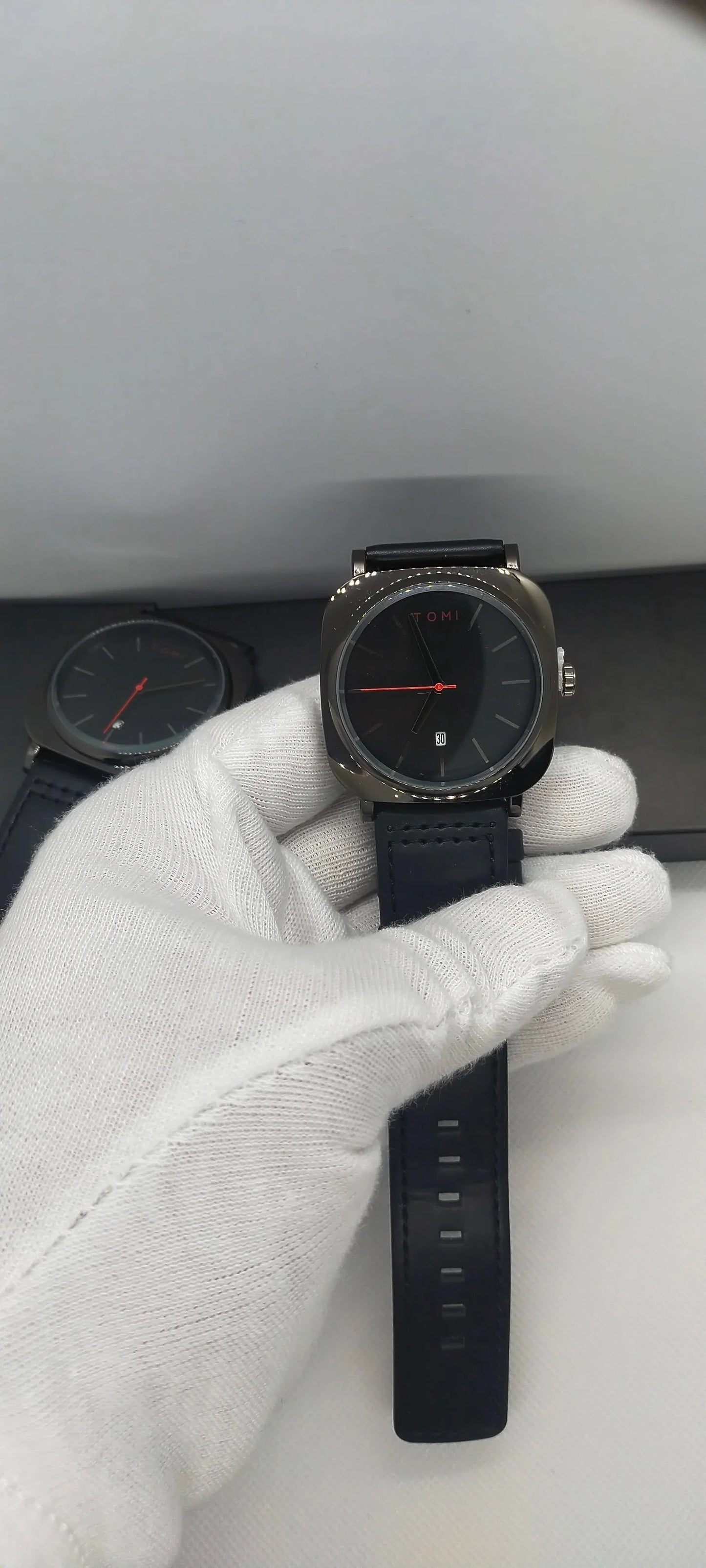 TOMI T-084 Quartz Date Business Class Strap Watch