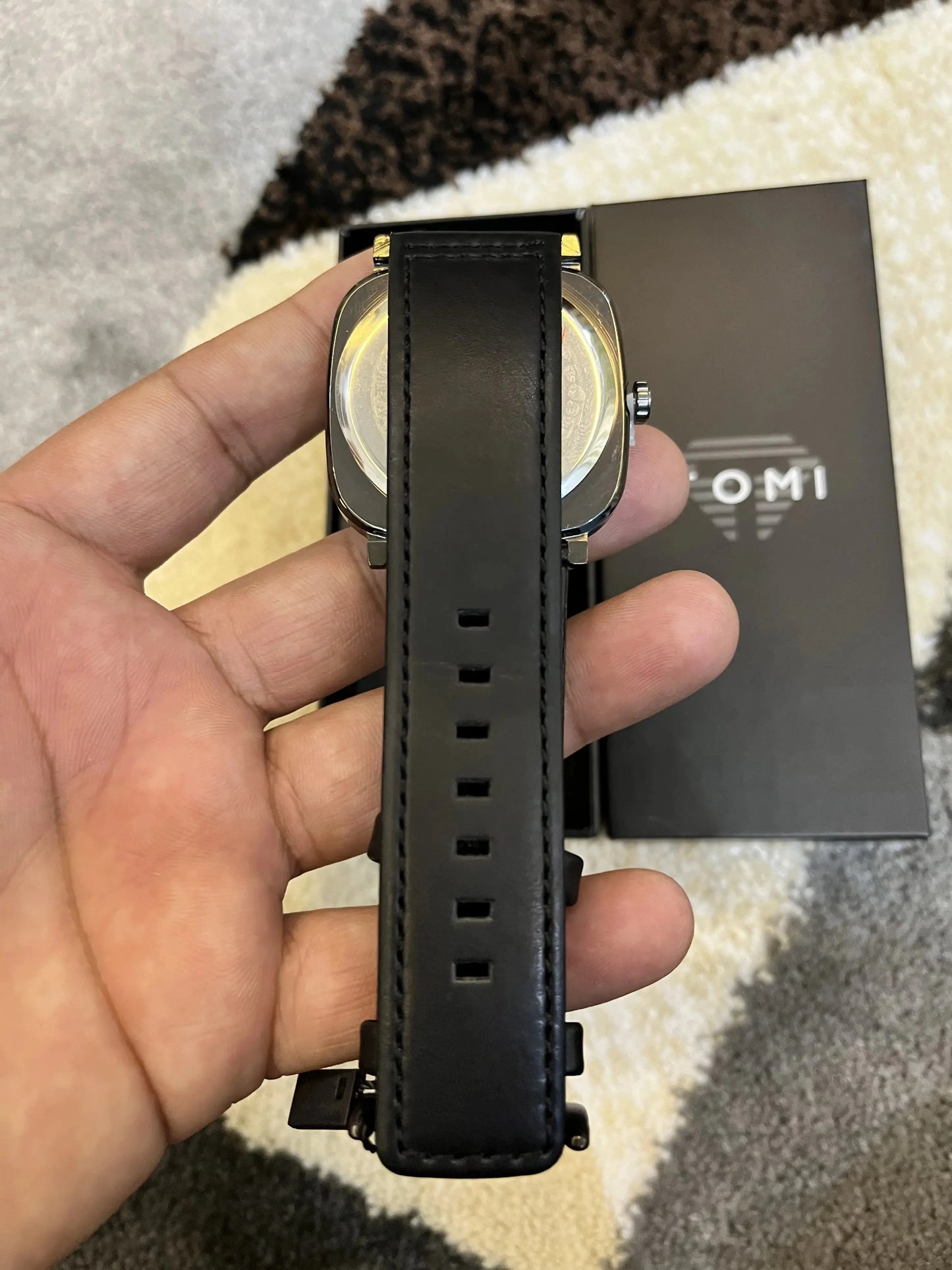TOMI T-084 Quartz Date Business Class Strap Watch
