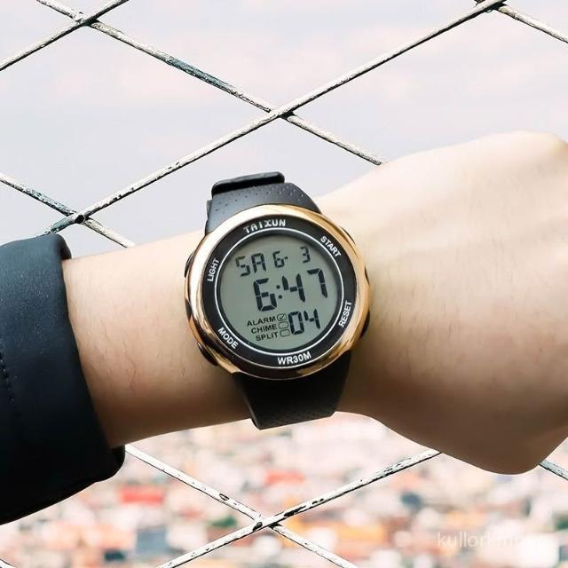 TrackMaster Pro – timer/stopwatch aur alarm emphasis