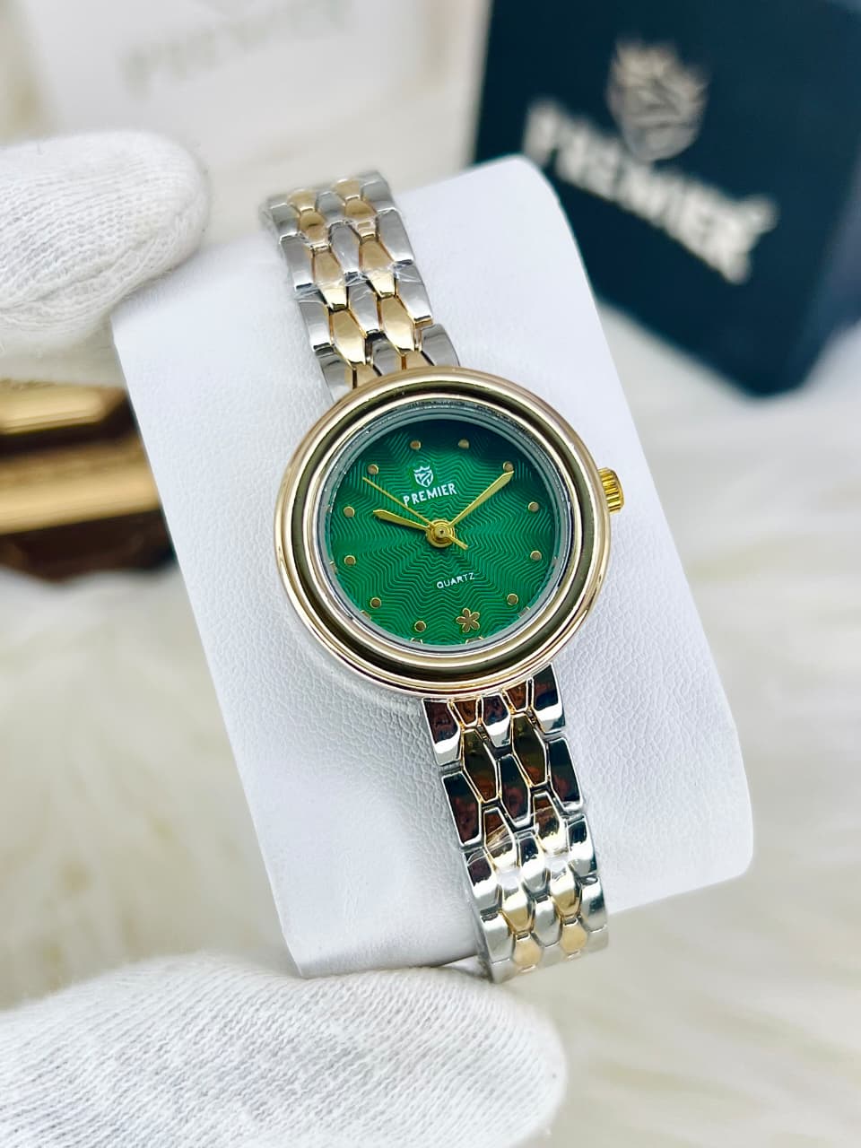 Dual-Tone Emerald Aura
